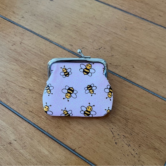 🎈SALE 🎈Vintage Inspired Bee Print Design Change Purse - Picture 6 of 6
